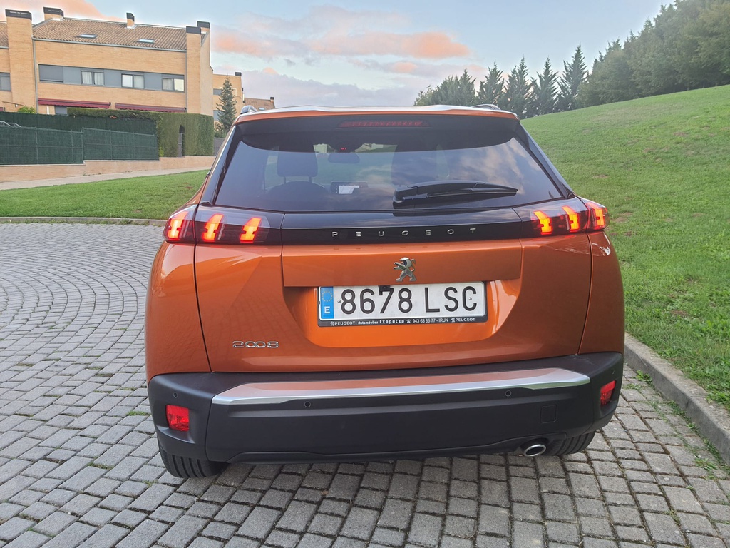 Peugeot 2008 Style Bluehdi 110cv | Naranja | Camara