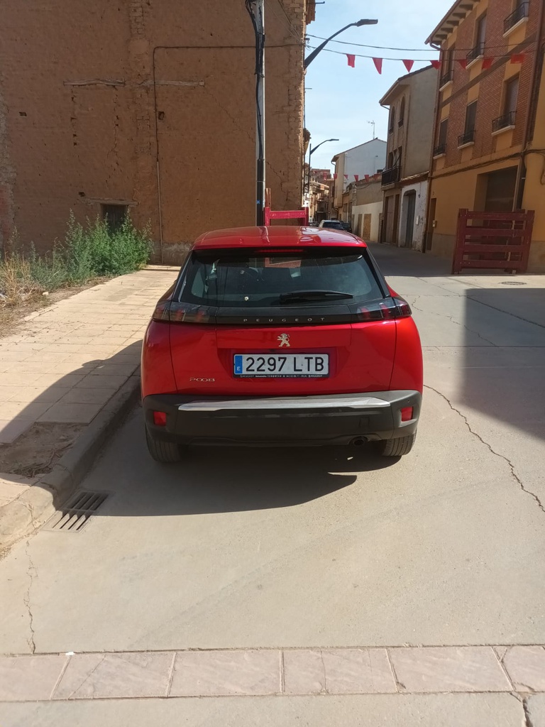 Peugeot 2008 Active 100cv Puretech | Rojo